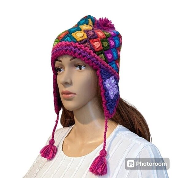 Handmade Beautiful Peruvian Andean hat with earflaps, ideal for wearing in wind - Picture 1 of 3
